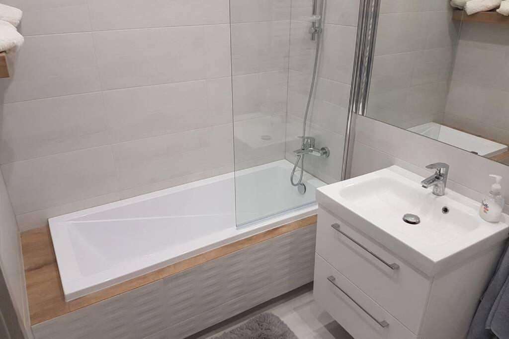 Komfortowy Nowoczesny Apartament Kustronia Z Garazem Balkonem Wanna Bielsko-Biala Exterior photo
